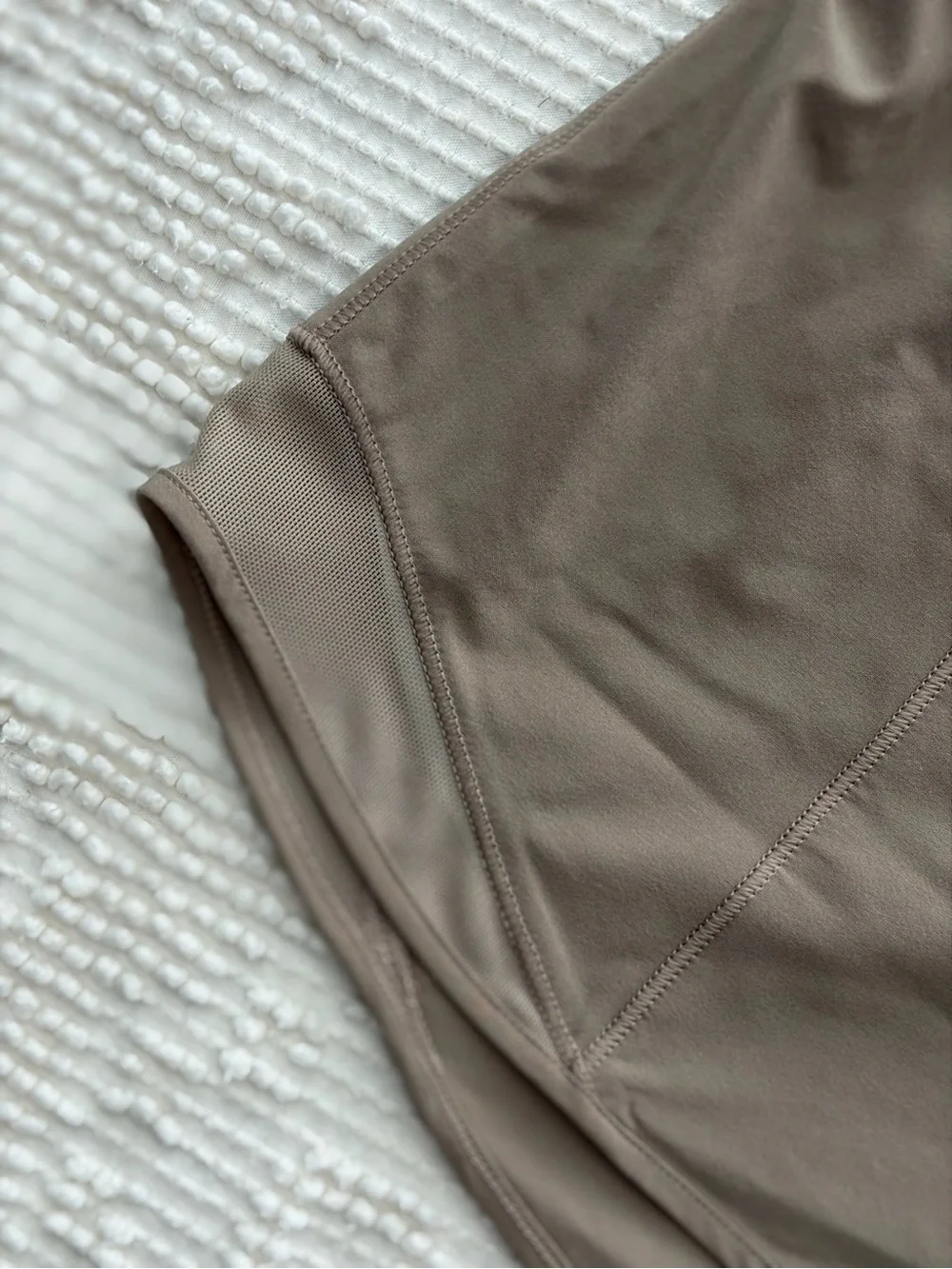 EUC Lululemon Athletica Taupe Running Shorts Women's Size 6 Lightweight Athletic